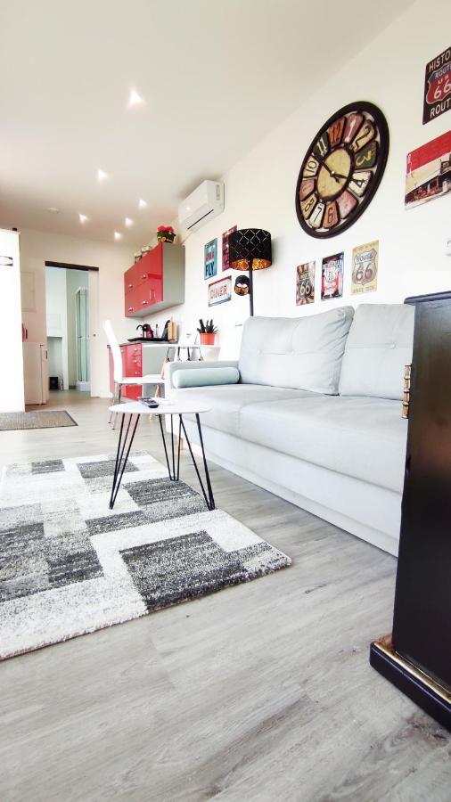 Ranch 66 - Moderni Tiny House Black Swallow Ve Stylu Route 66 Se Saunou A Bazenem Tršice Zewnętrze zdjęcie