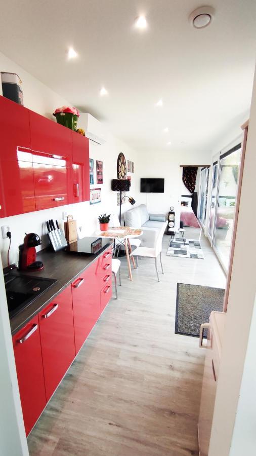 Ranch 66 - Moderni Tiny House Black Swallow Ve Stylu Route 66 Se Saunou A Bazenem Tršice Zewnętrze zdjęcie