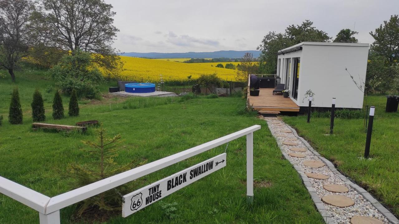 Ranch 66 - Moderni Tiny House Black Swallow Ve Stylu Route 66 Se Saunou A Bazenem Tršice Zewnętrze zdjęcie