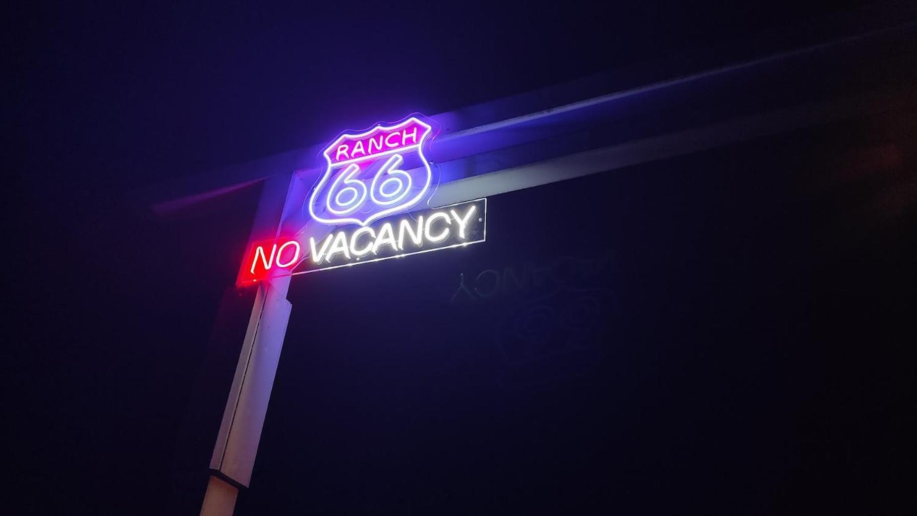 Ranch 66 - Moderni Tiny House Black Swallow Ve Stylu Route 66 Se Saunou A Bazenem Tršice Zewnętrze zdjęcie