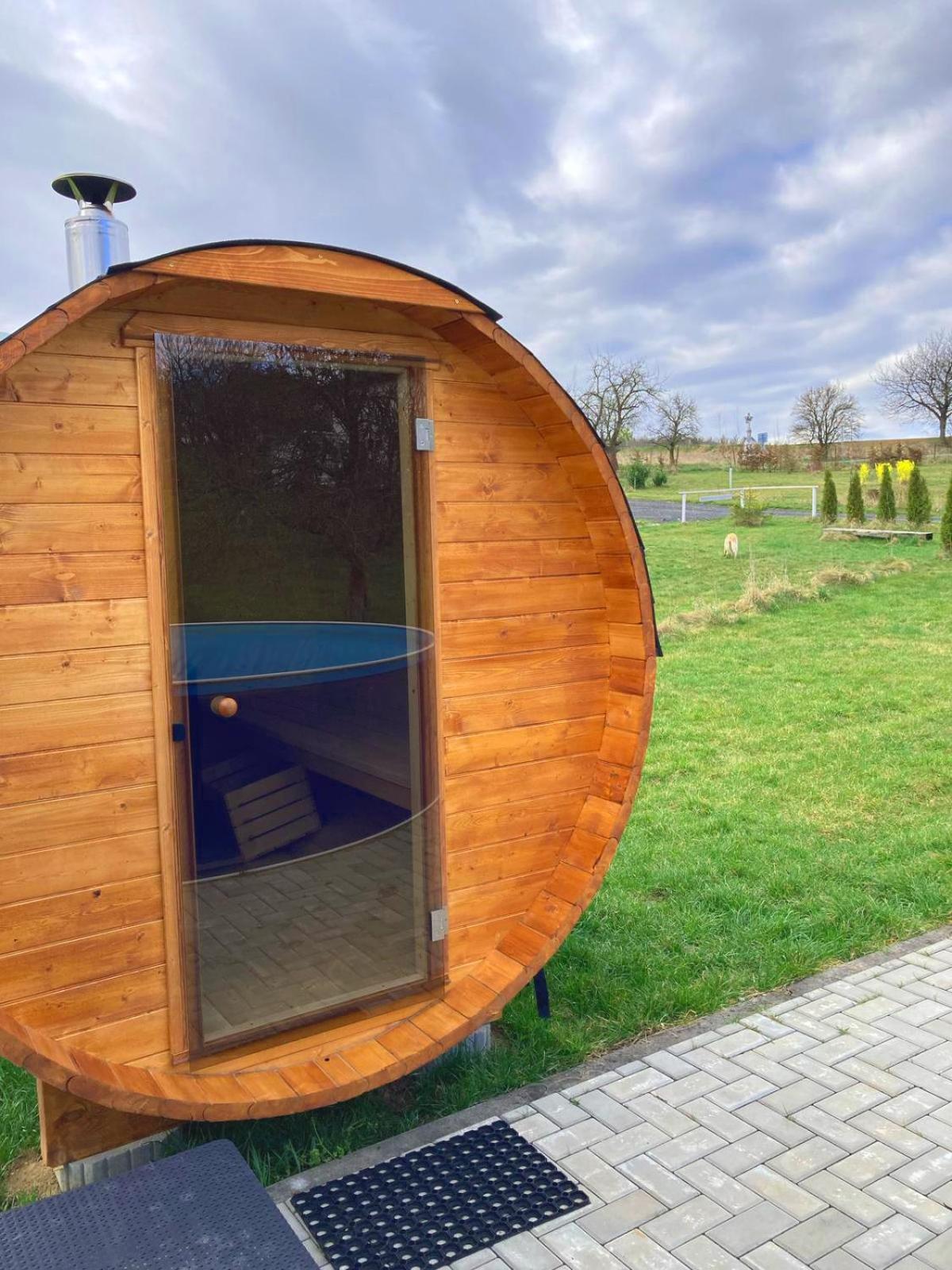 Ranch 66 - Moderni Tiny House Black Swallow Ve Stylu Route 66 Se Saunou A Bazenem Tršice Zewnętrze zdjęcie